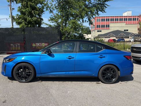 Used 2025 Nissan Sentra SR w/ Midnight Edition FWD image 6