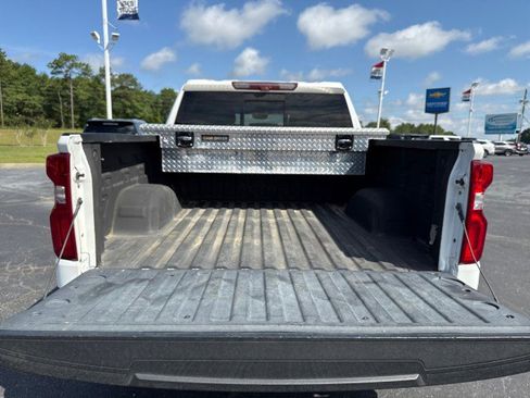 Used 2022 Chevrolet Silverado 1500 High Country w/ Technology Package image 18