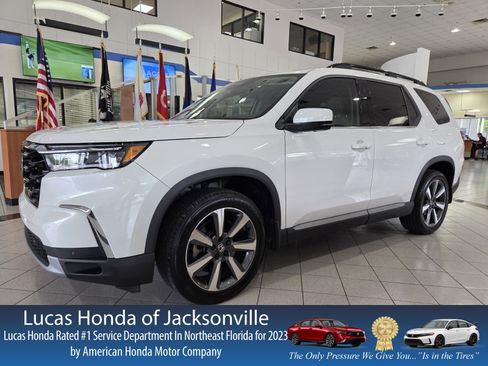 Used 2025 Honda Pilot Elite image 1