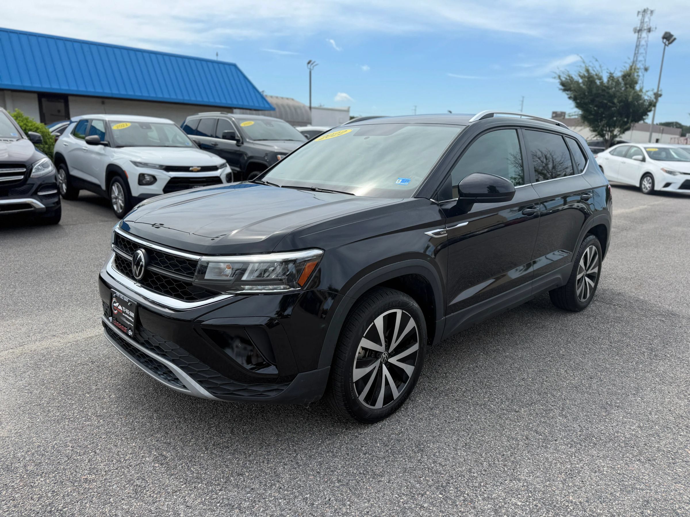 Used 2022 Volkswagen Taos SE FWD image 4