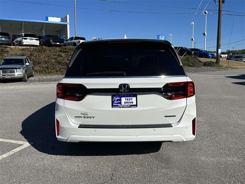 New 2026 Honda Odyssey Touring image 29