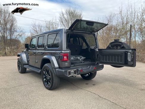 Used 2025 Jeep Wrangler Unlimited Sahara AWD/4WD image 27