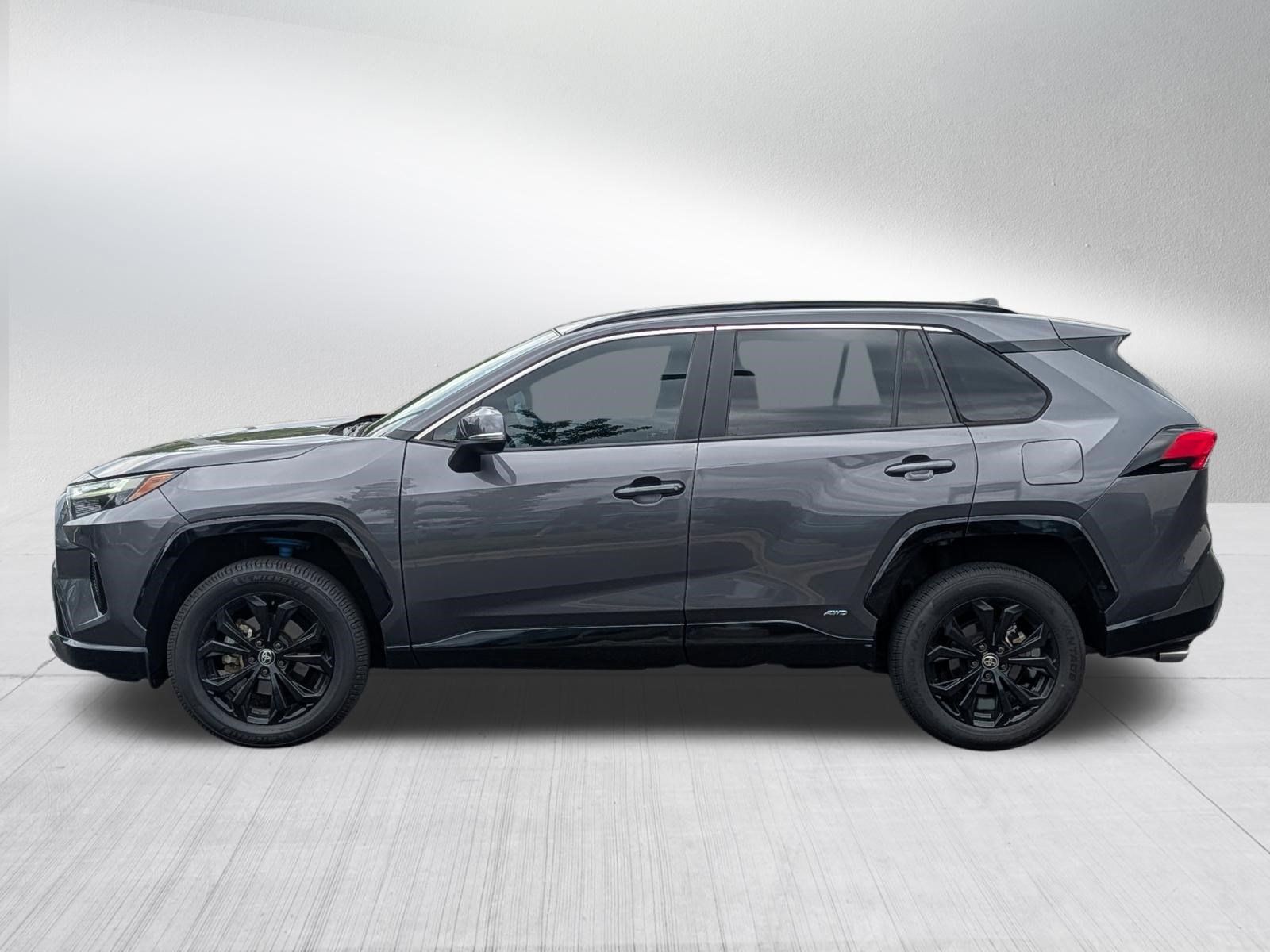 Used 2022 Toyota RAV4 SE AWD/4WD image 4