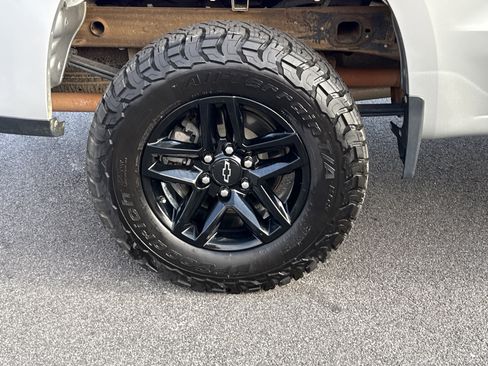 Used 2020 Chevrolet Silverado 1500 Custom Trail Boss w/ Custom Convenience Package image 18