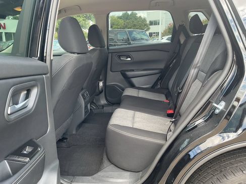 Used 2025 Nissan Rogue SV FWD image 10