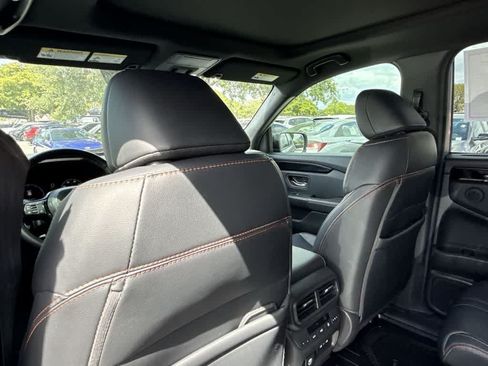 Used 2025 Honda Pilot TrailSport image 23