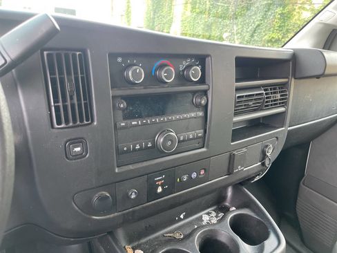 Used 2018 Chevrolet Express 2500 w/ Driver Convenience Package image 7