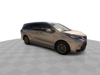 Used 2021 Toyota Sienna LE video 2