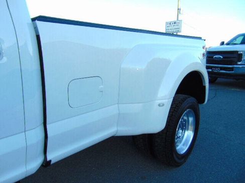 Used 2022 Ford F450 Limited w/ FX4 Off-Road Package image 31