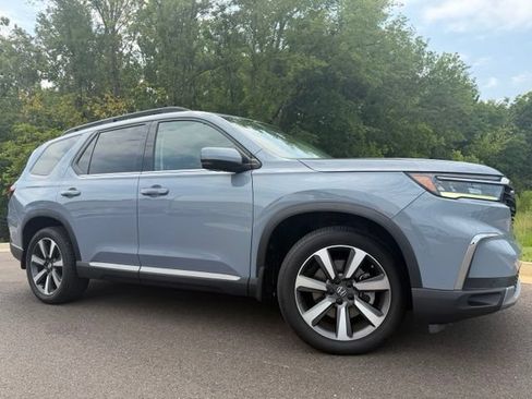 Certified 2024 Honda Pilot Touring image 18