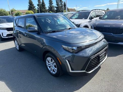 Used 2025 Kia Soul LX FWD image 5