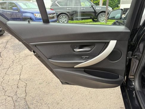 Used 2018 BMW 320i xDrive Sedan AWD/4WD image 9