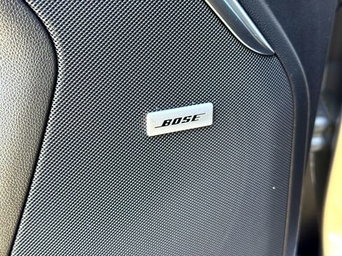 Used 2025 GMC Yukon XL Denali w/ Denali Reserve Package image 16