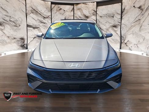 Used 2025 Hyundai Elantra Limited FWD image 2