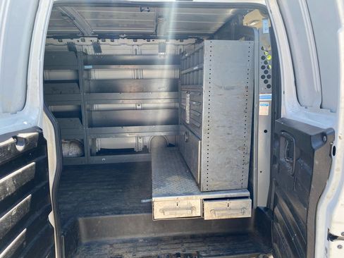 Used 2018 Chevrolet Express 3500 w/ Driver Convenience Package RWD image 16