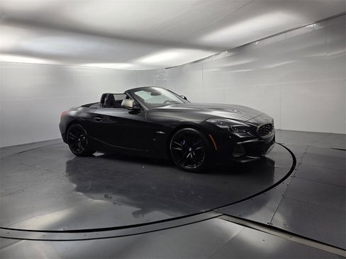 Used 2023 BMW Z4 M40i w/ Premium Package image 2