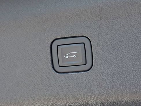 Used 2024 Buick Enclave Essence FWD image 16