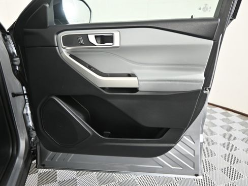 Used 2022 Ford Explorer XLT w/ Equipment Group 202A image 12
