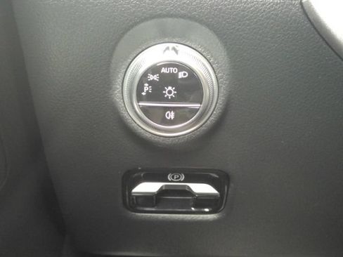 Used 2022 Mercedes-Benz C 300 Sedan image 38