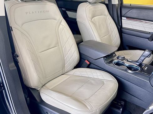 Used 2016 Ford Explorer Platinum image 16