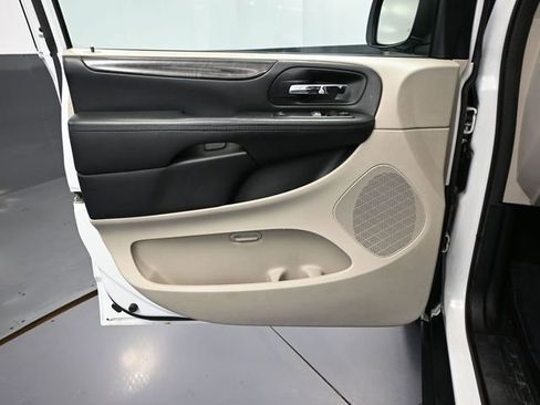 Used 2015 Dodge Grand Caravan American Value Package image 16