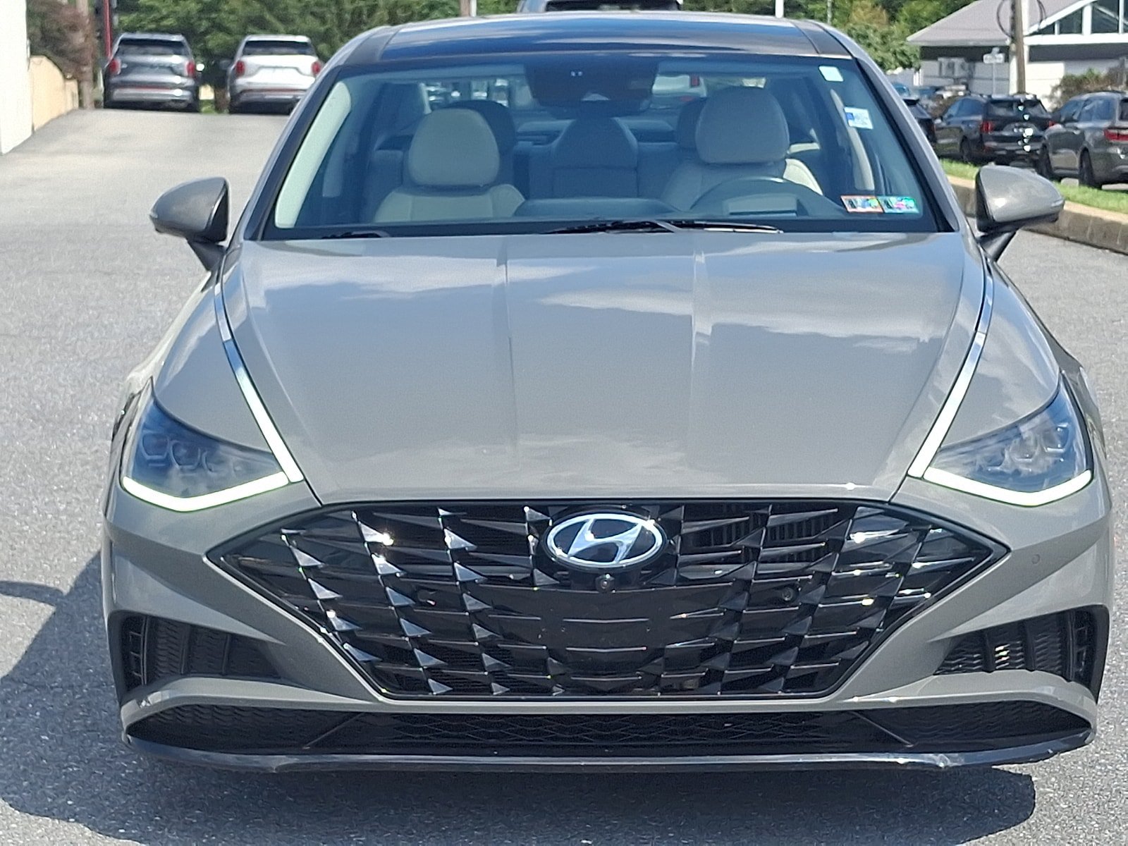 Used 2021 Hyundai Sonata Limited w/ Preferred Accessory Package FWD image 2