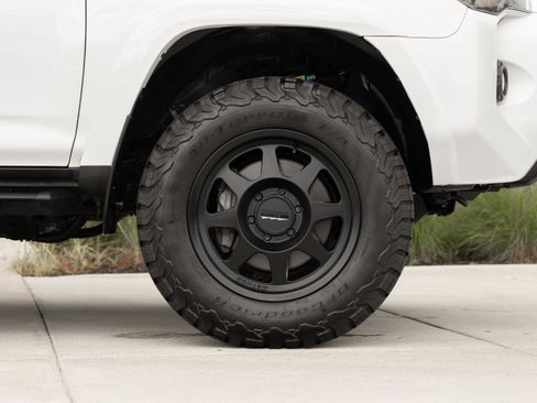 Used 2023 Toyota 4Runner TRD Off-Road Premium w/ Off Road Premium Plus Package AWD/4WD image 32