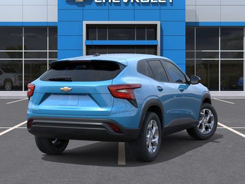 New 2026 Chevrolet Trax LS w/ LS Convenience Package FWD image 4