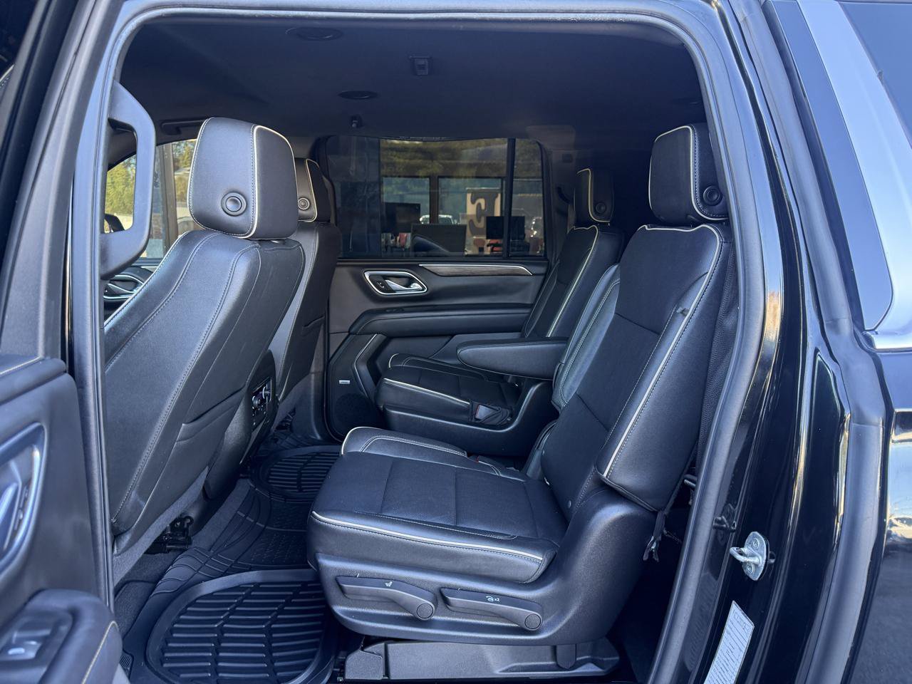 Used 2022 Chevrolet Suburban Premier AWD/4WD image 35