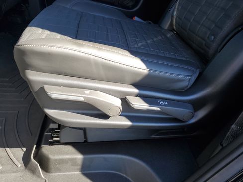 Certified 2024 Cadillac Escalade Premium Luxury Platinum image 12