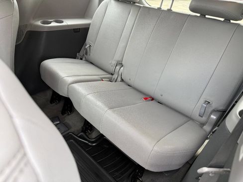 Used 2017 Toyota Sienna XLE Premium image 10