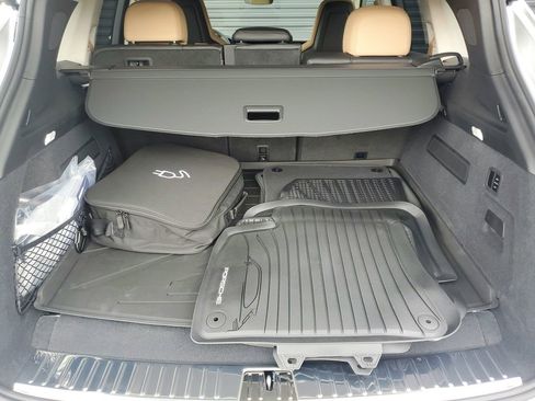 New 2025 Porsche Cayenne Turbo AWD/4WD image 30