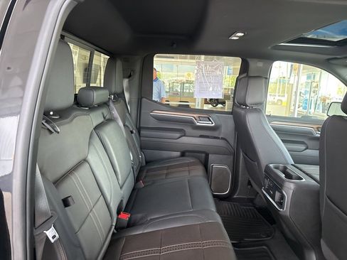 Used 2025 Chevrolet Silverado 1500 High Country w/ Technology Package image 32