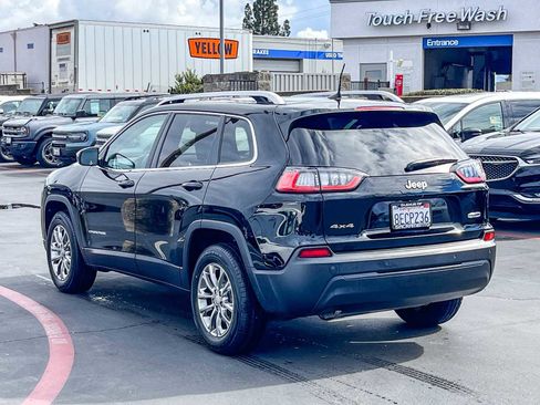 Used 2019 Jeep Cherokee Latitude Plus w/ Comfort/Convenience Group image 2