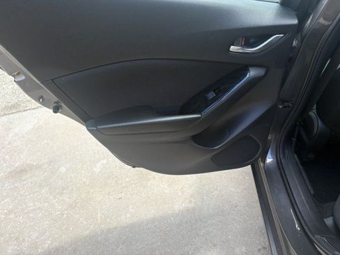 Used 2017 MAZDA MAZDA3 Sport FWD image 13