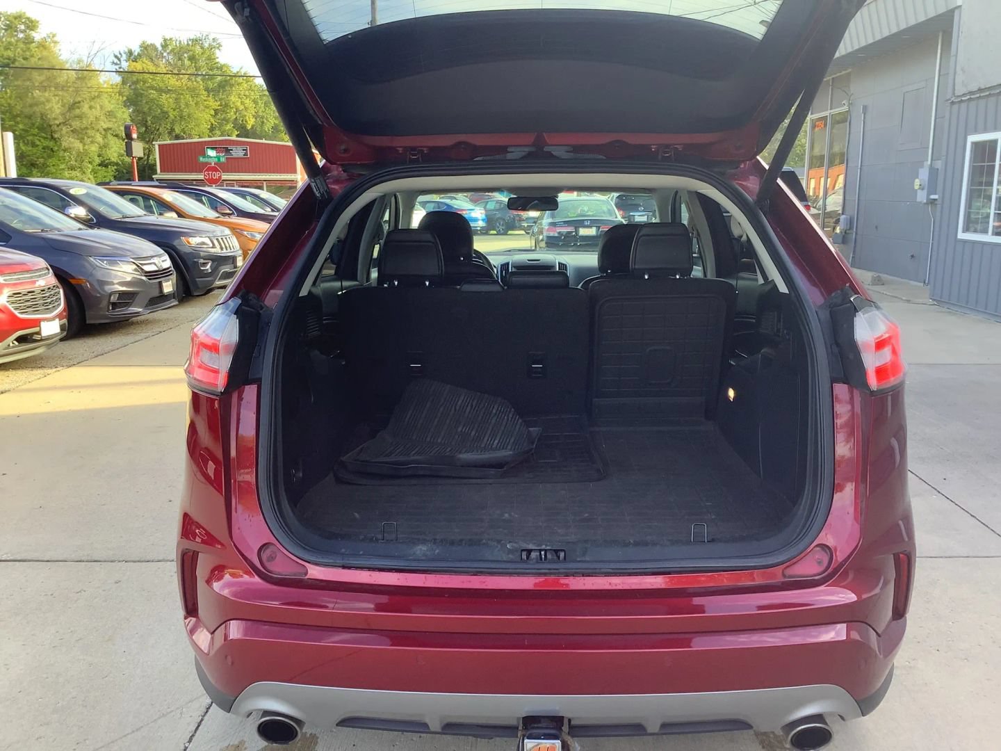 Used 2019 Ford Edge Titanium w/ Equipment Group 301A AWD/4WD image 16