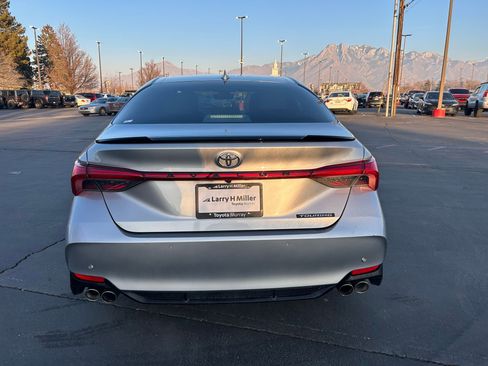 Certified 2019 Toyota Avalon Touring image 4
