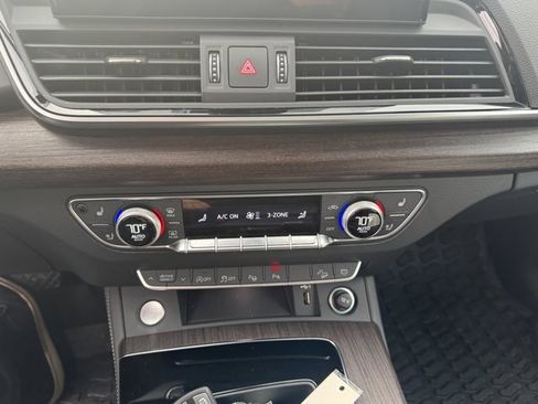 Certified 2025 Audi Q5 2.0T Premium w/ Convenience Plus Package image 19