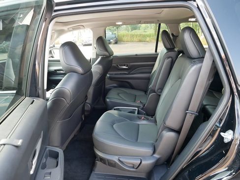 Certified 2025 Toyota Grand Highlander AWD image 11