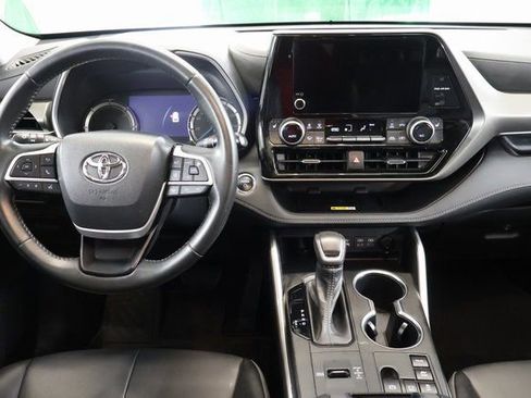Certified 2023 Toyota Highlander XLE image 14
