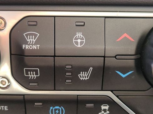 Used 2025 Jeep Wrangler Unlimited Sahara AWD/4WD image 24
