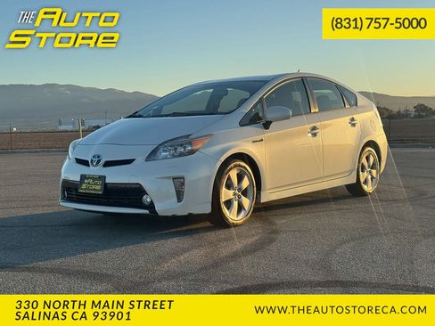 Used 2015 Toyota Prius Five image 1