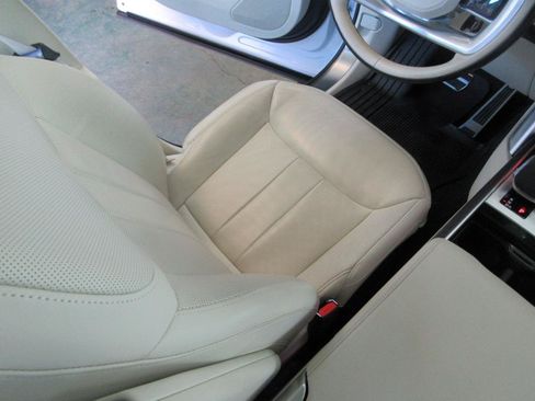Used 2023 Land Rover Range Rover SE AWD/4WD image 16