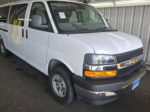 Used 2025 Chevrolet Express 3500 LT w/ LT Preferred Equipment Group RWD image 2