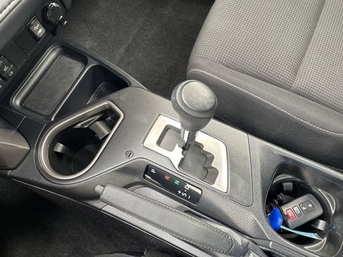 Used 2018 Toyota RAV4 XLE AWD/4WD image 21