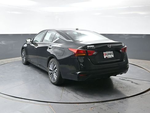 Used 2025 Nissan Altima 2.5 SV FWD image 10