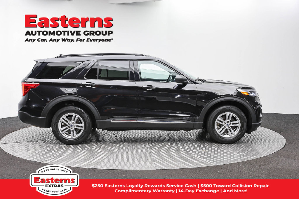 Used 2023 Ford Explorer XLT w/ Equipment Group 202A AWD/4WD image 5