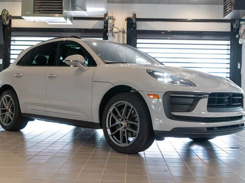 Certified 2025 Porsche Macan AWD/4WD image 8