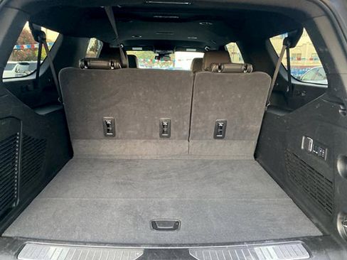 Used 2025 Chevrolet Suburban Premier RWD image 16