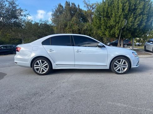 Used 2017 Volkswagen Jetta SEL image 4